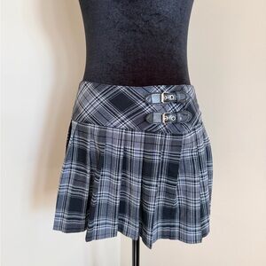 Vintage Y2K Grey Plaid Pleated Mini Skirt with Buckle Detail
